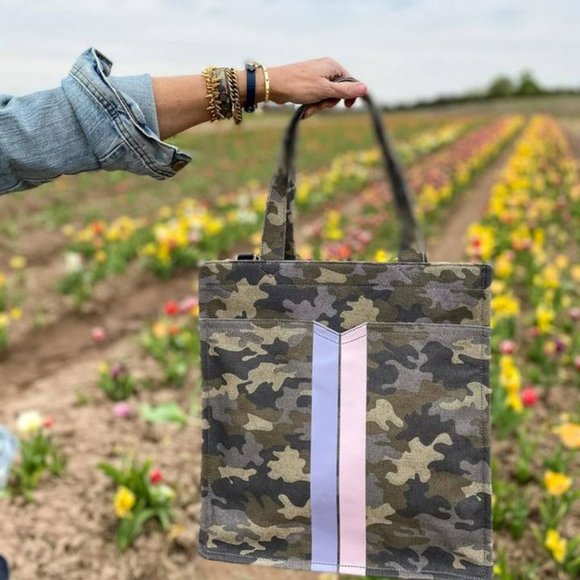 Stella & Dot Game Changer tote - Camo - Picture 2 of 8